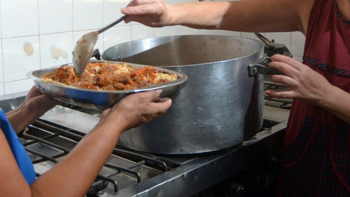 Crece la demanda en comedores barriales: “Se nota la falta de empleo y la ausencia del Estado”