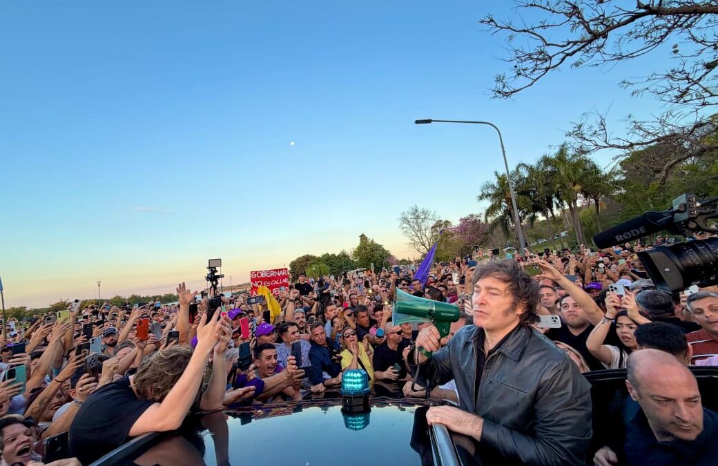 Milei en Paraná: apoyo local y discurso frente al río