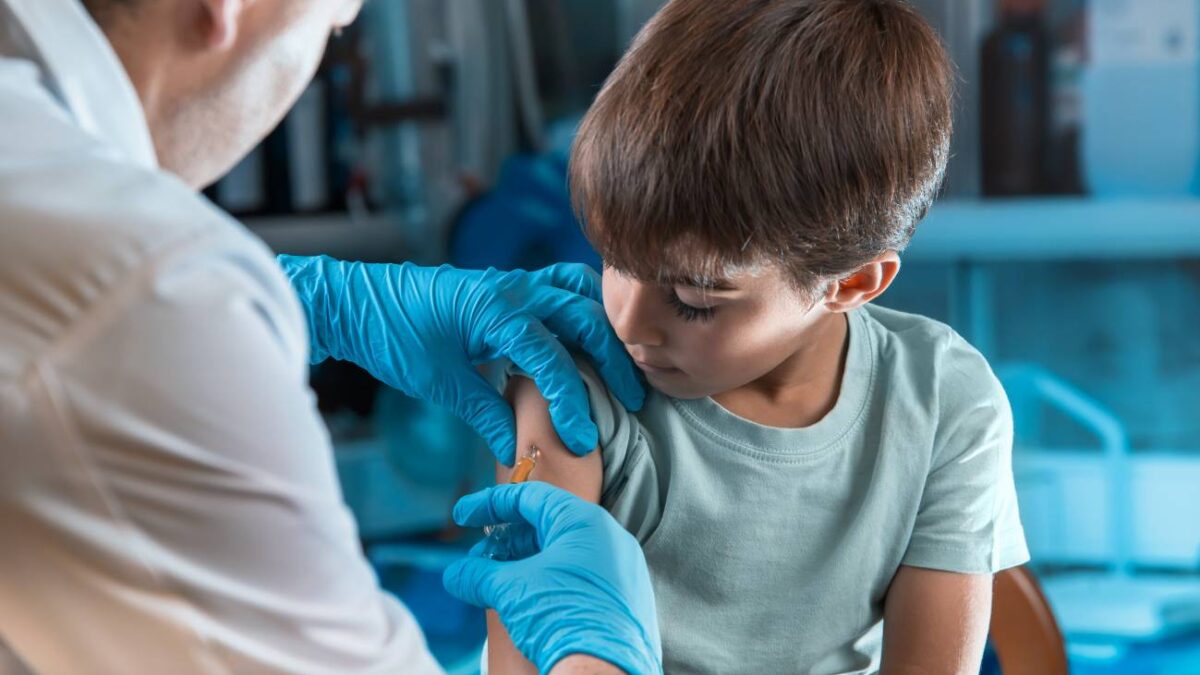 Preocupa la baja en la vacunación de niños e instan a completar esquemas