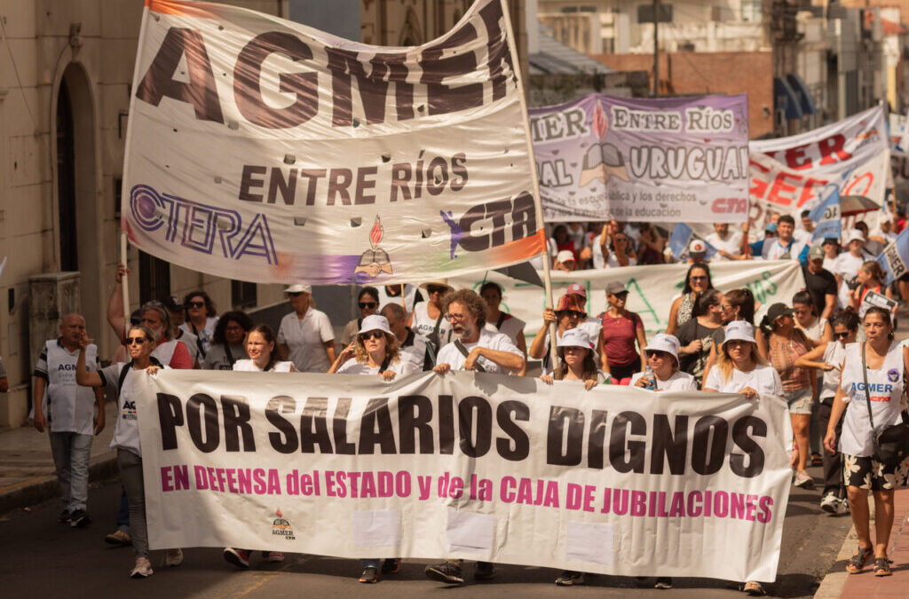 Docentes rechazan el aumento por decreto y advierten por posibles paros