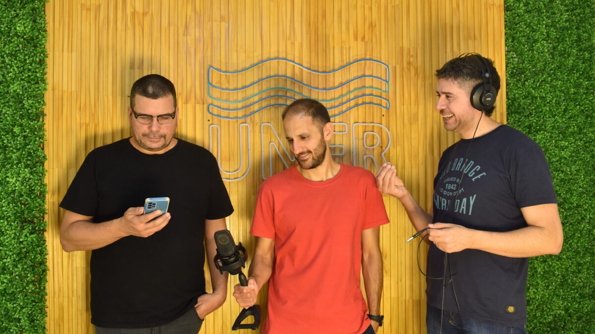 Radio, periodismo y compromiso: vuelve Cara y Ceca por las radios de la UNER
