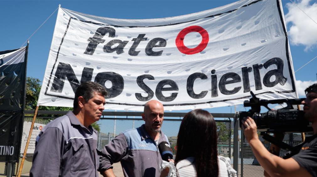 Crisis, cierre y despidos en Fate: "El gobierno vino a atacar la industria nacional"