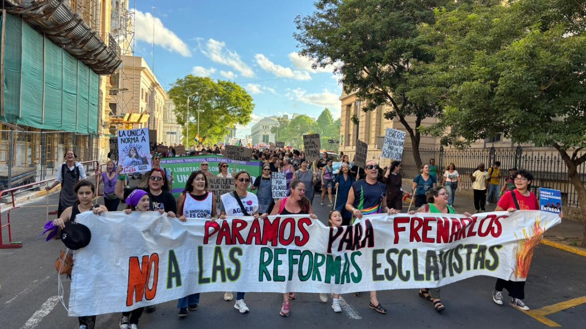 8M: "Las mujeres siempre somos las más afectadas por este tipo de modelos"