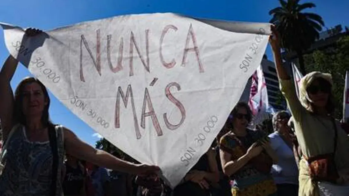 Sobreviviente presenta su libro sobre el horror de la dictadura: "Es un granito de arena a la memoria"